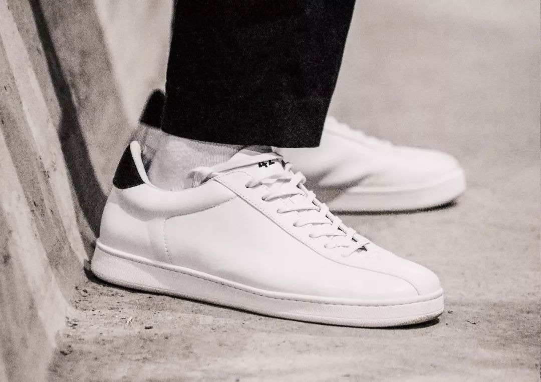 潮闻快食知名鞋店Solebox要求买家上脚离店！