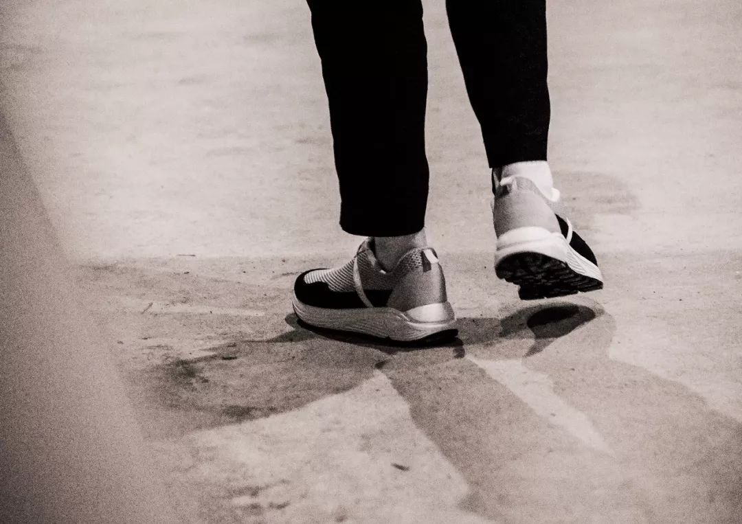 潮闻快食知名鞋店Solebox要求买家上脚离店！