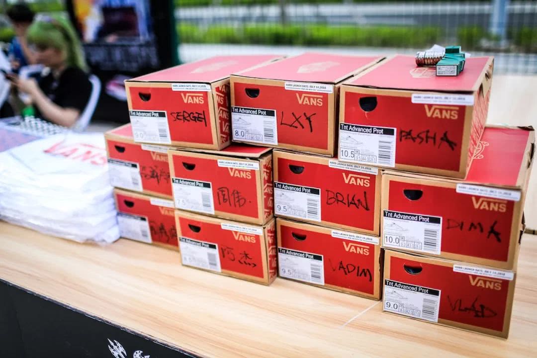 潮闻快食知名鞋店Solebox要求买家上脚离店！