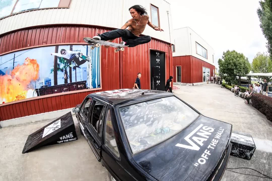 潮闻快食知名鞋店Solebox要求买家上脚离店！