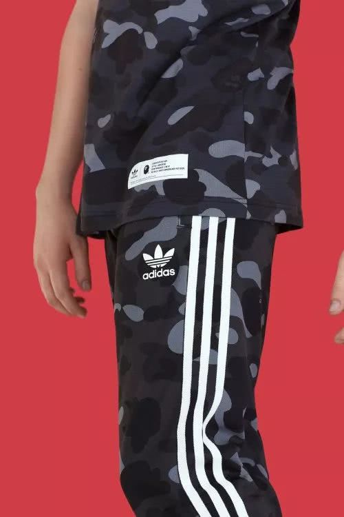 潮闻快食知名鞋店Solebox要求买家上脚离店！