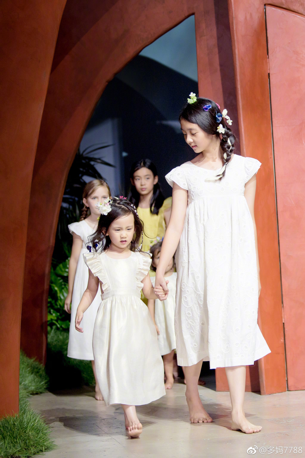 「树芽宝宝」宠妹狂魔！多多手绘大白喊话多妹，憨态可掬，太甜？