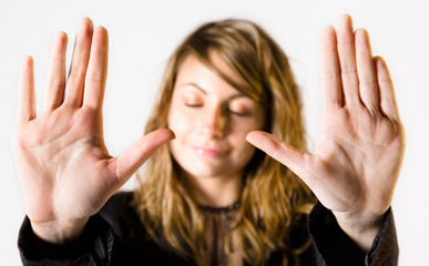 谈“潜”色变｜职场女性面对*规则潜**、性骚扰，该怎么办？