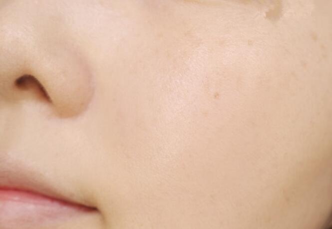 雅诗兰黛沁水粉底液夏天适合用吗,雅诗兰黛粉底液适合秋冬天吗