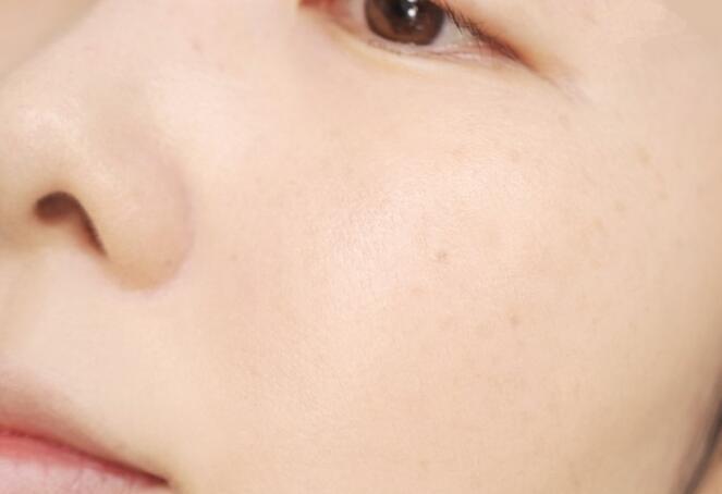 雅诗兰黛沁水粉底液夏天适合用吗,雅诗兰黛粉底液适合秋冬天吗