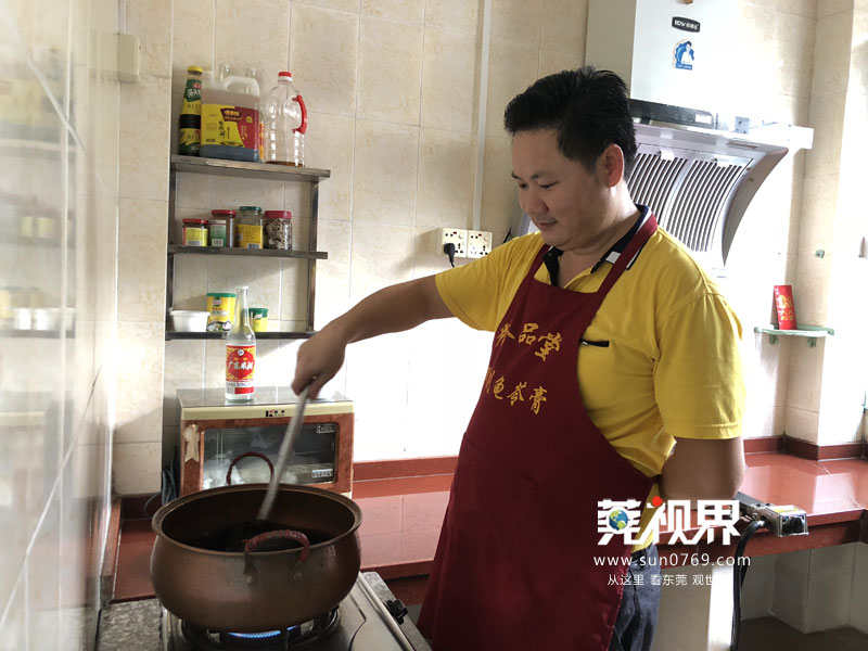 古法熬制的龟苓膏,润心堂古法龟苓膏