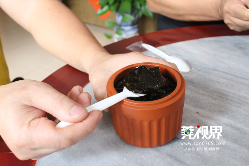 古法熬制的龟苓膏,润心堂古法龟苓膏