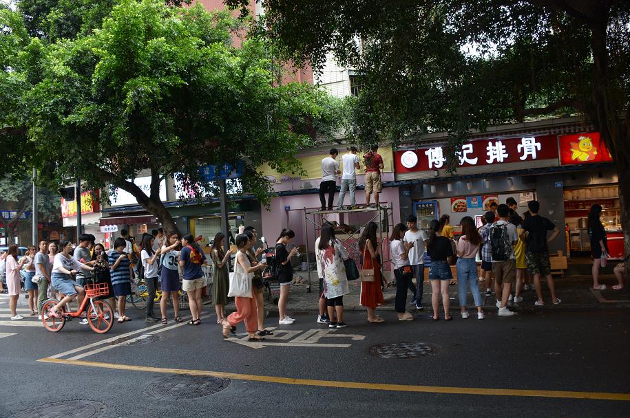 成都特色美食必打卡网红街,探访成都新晋网红美食街地道美食