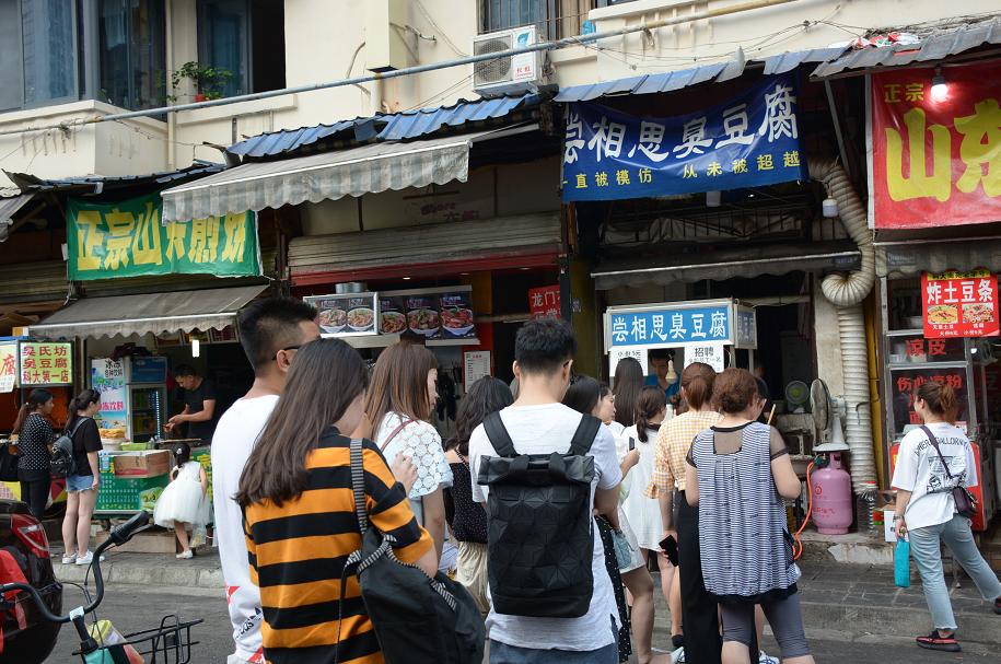 成都特色美食必打卡网红街,探访成都新晋网红美食街地道美食