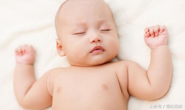 新生儿腹泻的表现及解决办法,宝宝吃母乳腹泻是什么原因造成的