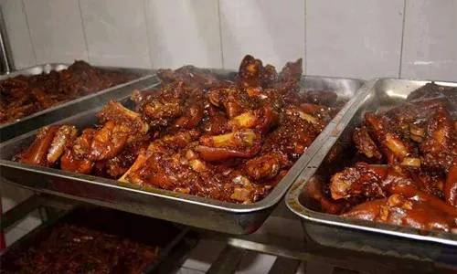 卤菜发黑发酸怎么治,卤菜发黑的原因和解决方法