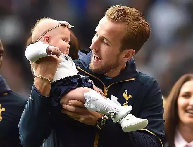 c罗和梅西合作品牌,c罗梅西的logo