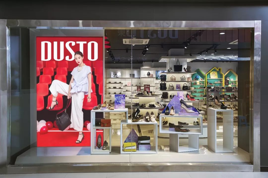 特稿｜一双鞋79元，8000家门店，被达芙妮、意尔康视作“最可怕的对手”！