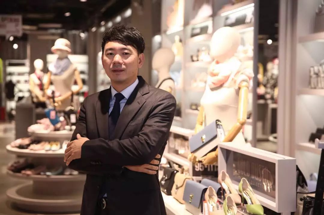 特稿｜一双鞋79元，8000家门店，被达芙妮、意尔康视作“最可怕的对手”！