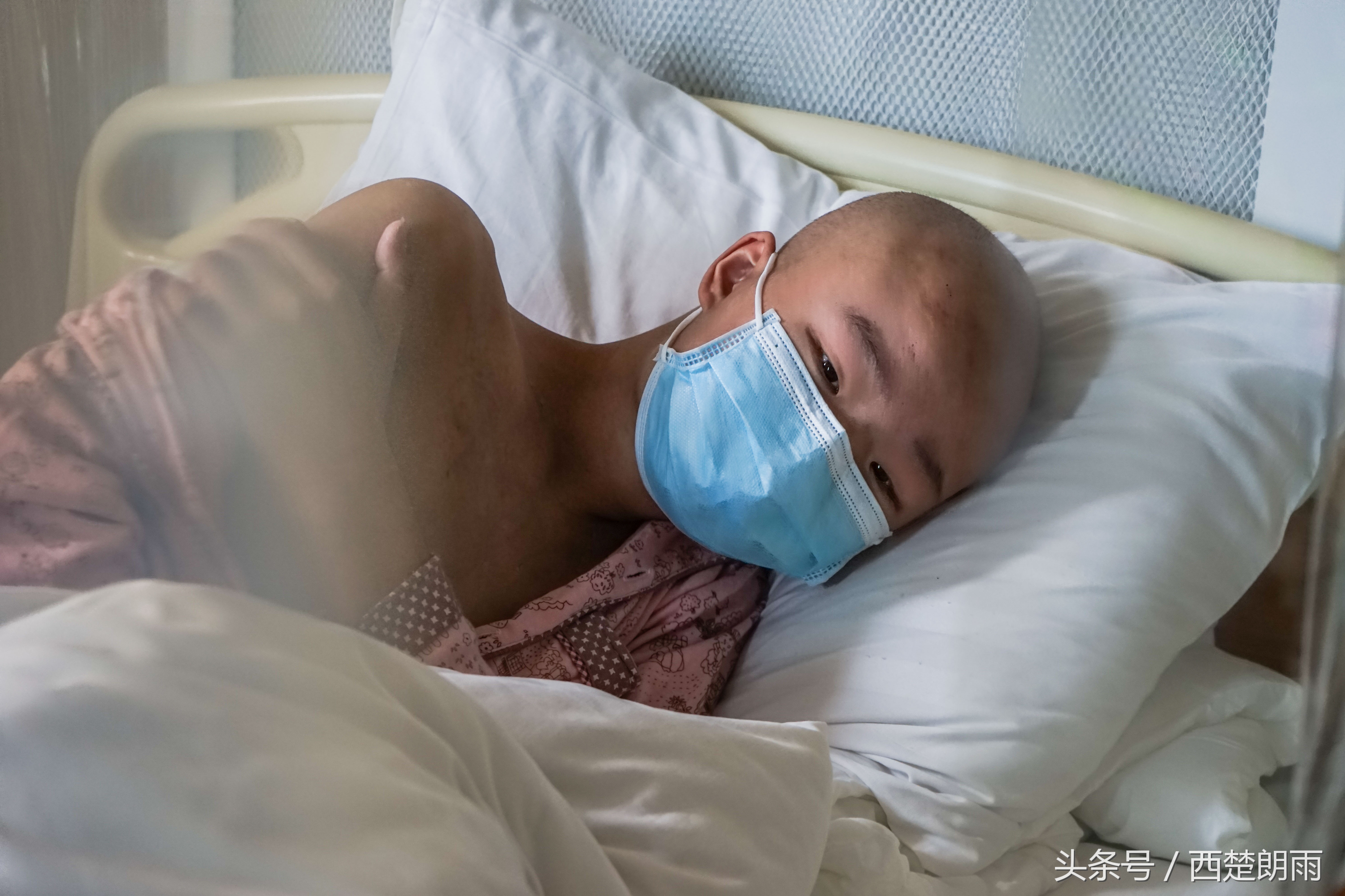 小孩一天拉稀7-8次蛋花状,小孩一天拉稀三四次怎么办