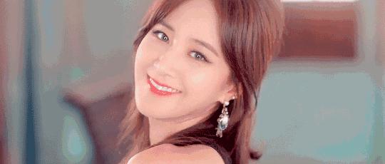 下眼袋的细纹比较多怎么救,眼袋每天怎样按摩