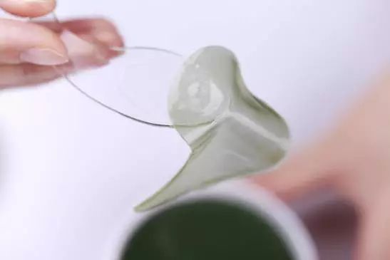 下眼袋的细纹比较多怎么救,眼袋每天怎样按摩