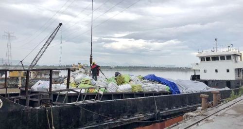 300吨 沾满呕吐物油污的旧衣服 从韩国“偷偷坐船”到永嘉