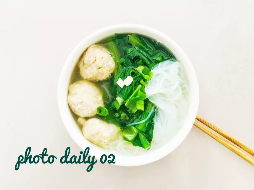 不上班、自由职业、旅行、买买买，她替好多人过上了想要的生活