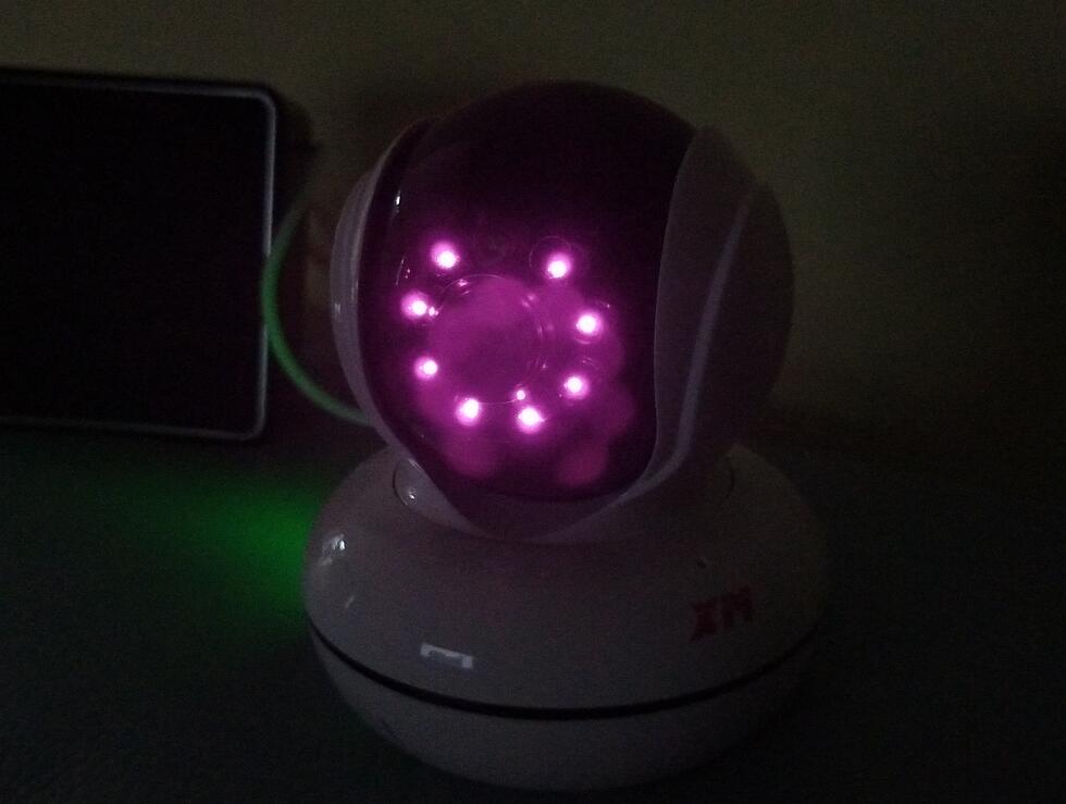 西部数据监控紫卡32G+雄迈云台智能摄像机，家庭安全监控组合体验