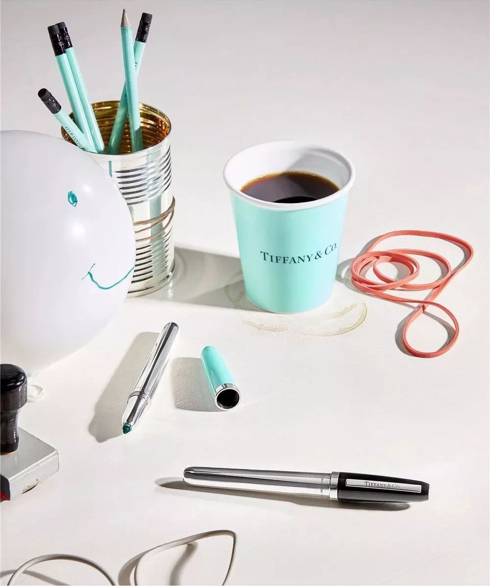 王菲戴的那个1500元回形针不算夸张，蒂芙尼180多年前就在卖镶钻金铅笔了！