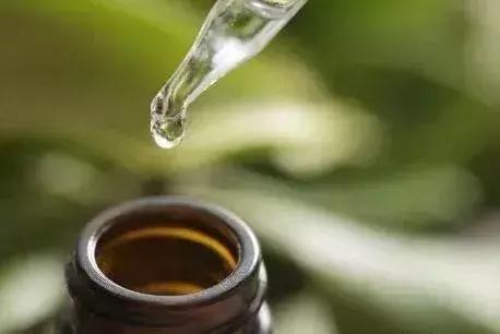 化妆品的小妙招你会了吗,教你一招化妆品永远用不完的方法