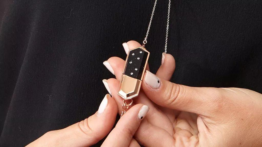 智能卡包这么方便，实体钱包要在抽屉吃灰了