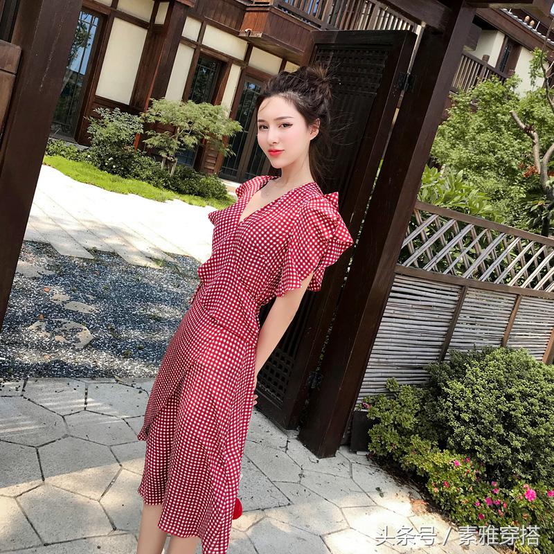 荷叶边裙摆唯美动人,荷叶边碎花裙子如何穿出高级感