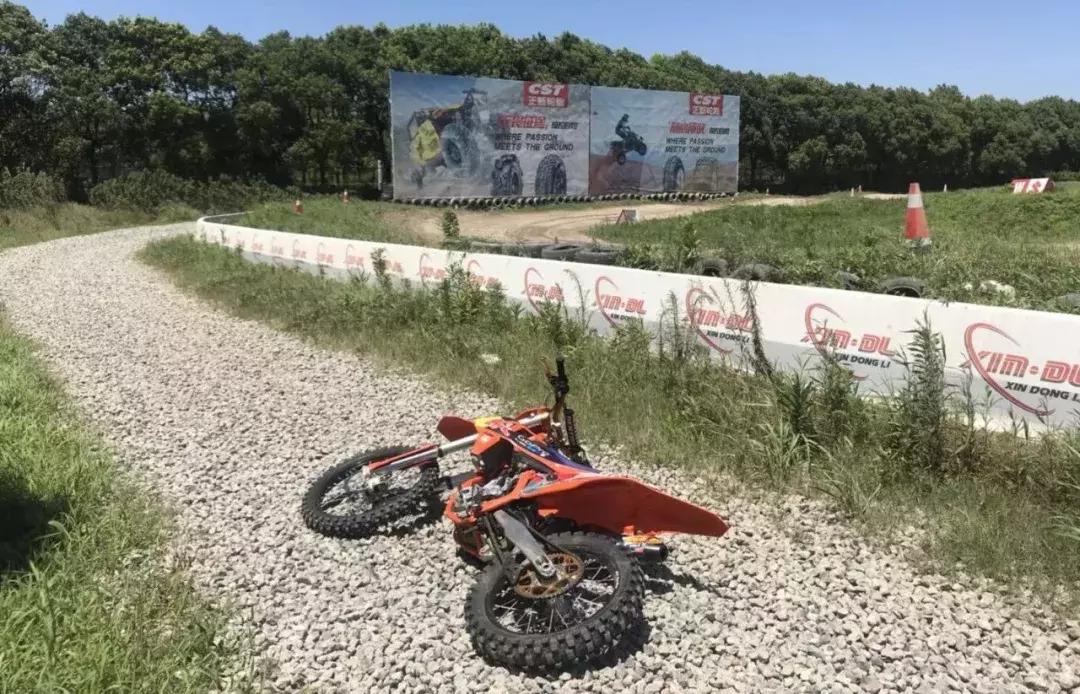 不好！Vvip摔车了！