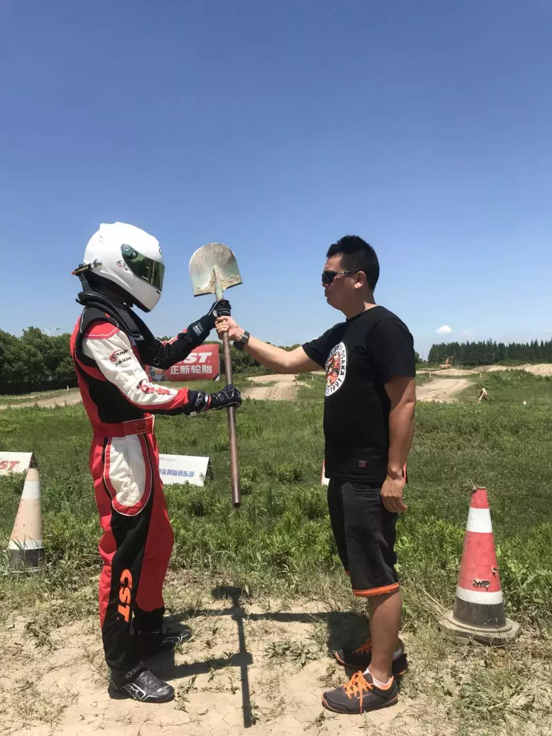 不好！Vvip摔车了！