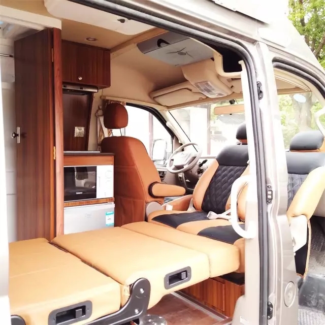 810沈阳房车展销会车型抢先看之一：自行式大通B型、C型