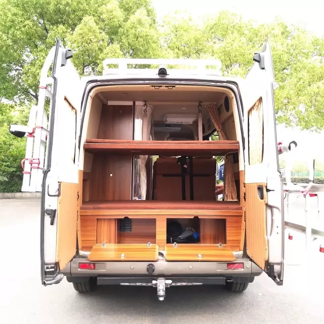 810沈阳房车展销会车型抢先看之一：自行式大通B型、C型