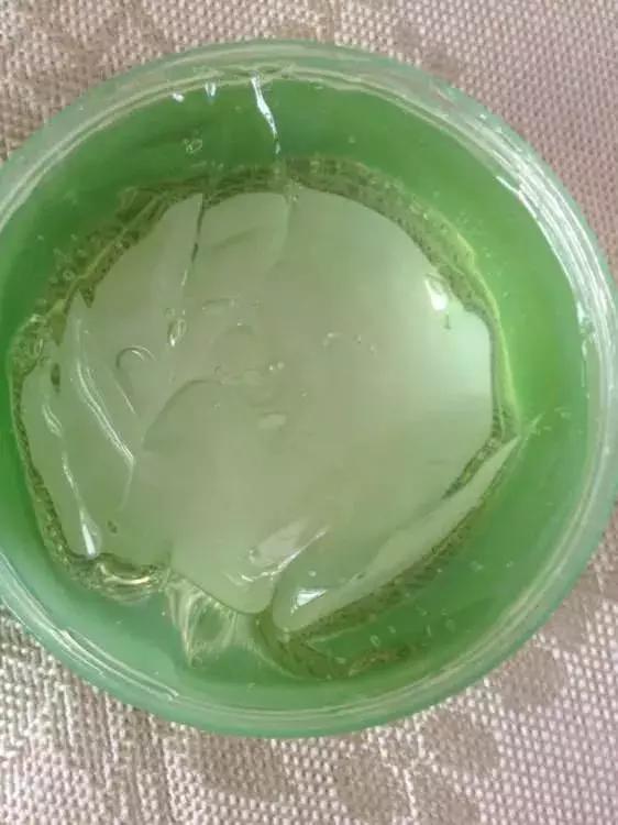 最简单的芦荟胶的真假辨别方法,真芦荟胶和假芦荟胶的区别