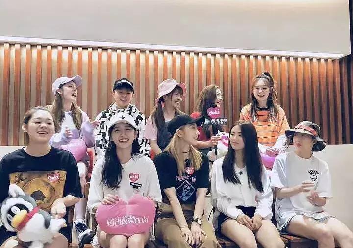 有眼妆和没眼妆差距这么大？女团最应该出的是变身秘笈吧？