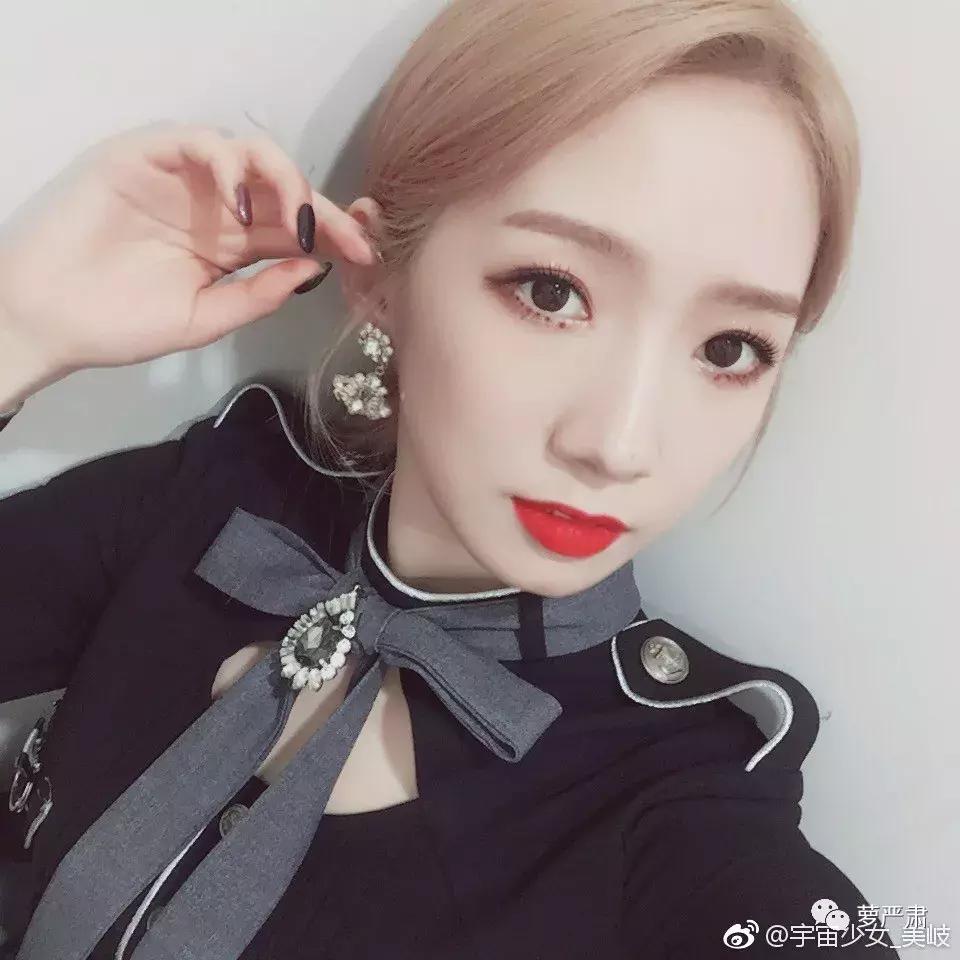 有眼妆和没眼妆差距这么大？女团最应该出的是变身秘笈吧？