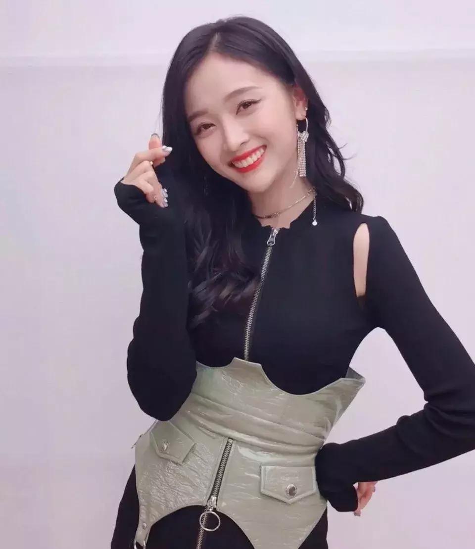 有眼妆和没眼妆差距这么大？女团最应该出的是变身秘笈吧？