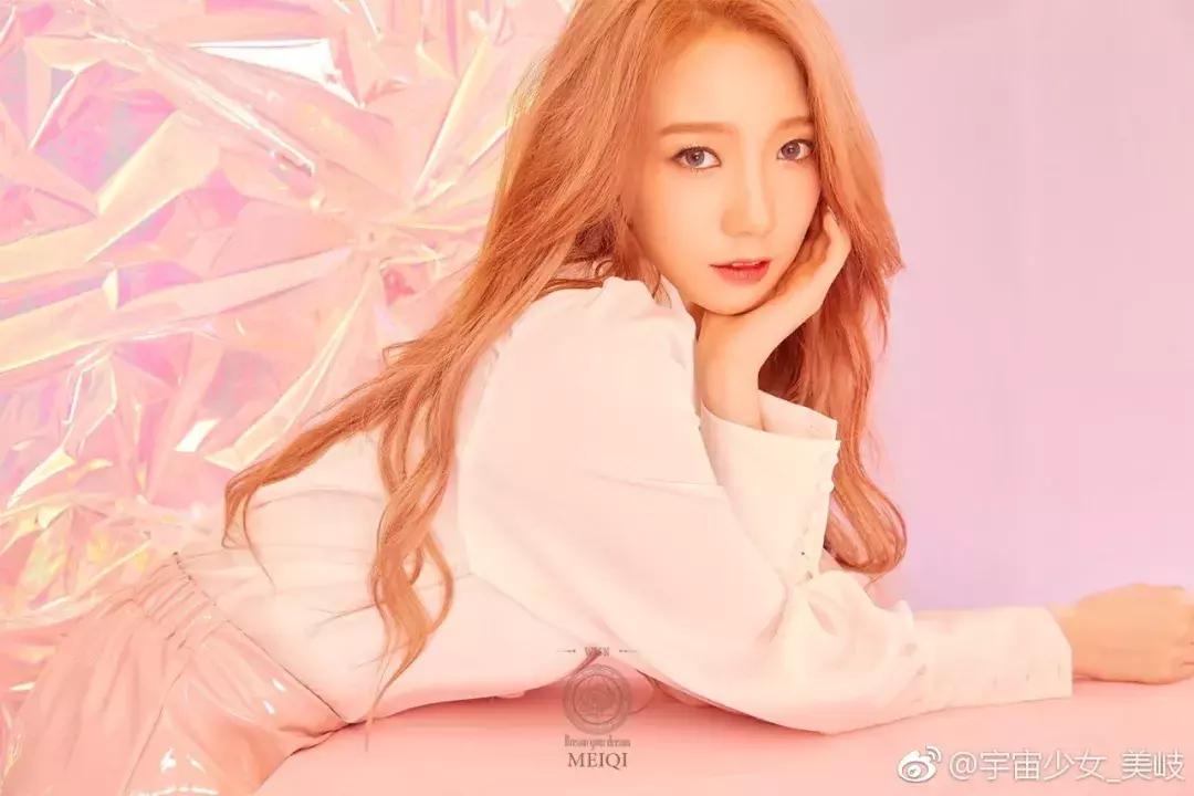 有眼妆和没眼妆差距这么大？女团最应该出的是变身秘笈吧？