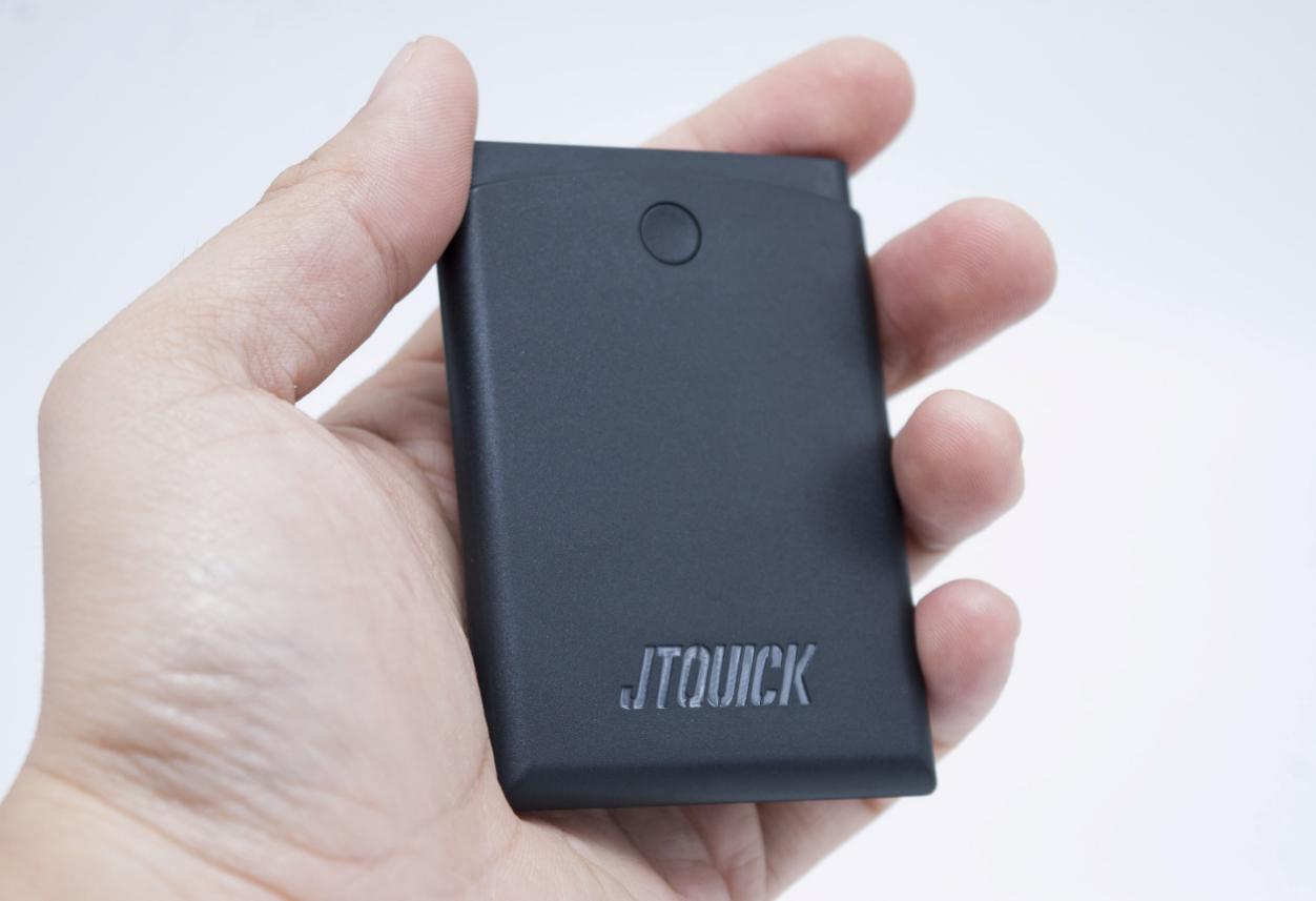 JTQUICK推超薄快充移动电源:尺寸间腾挪出澎湃容量