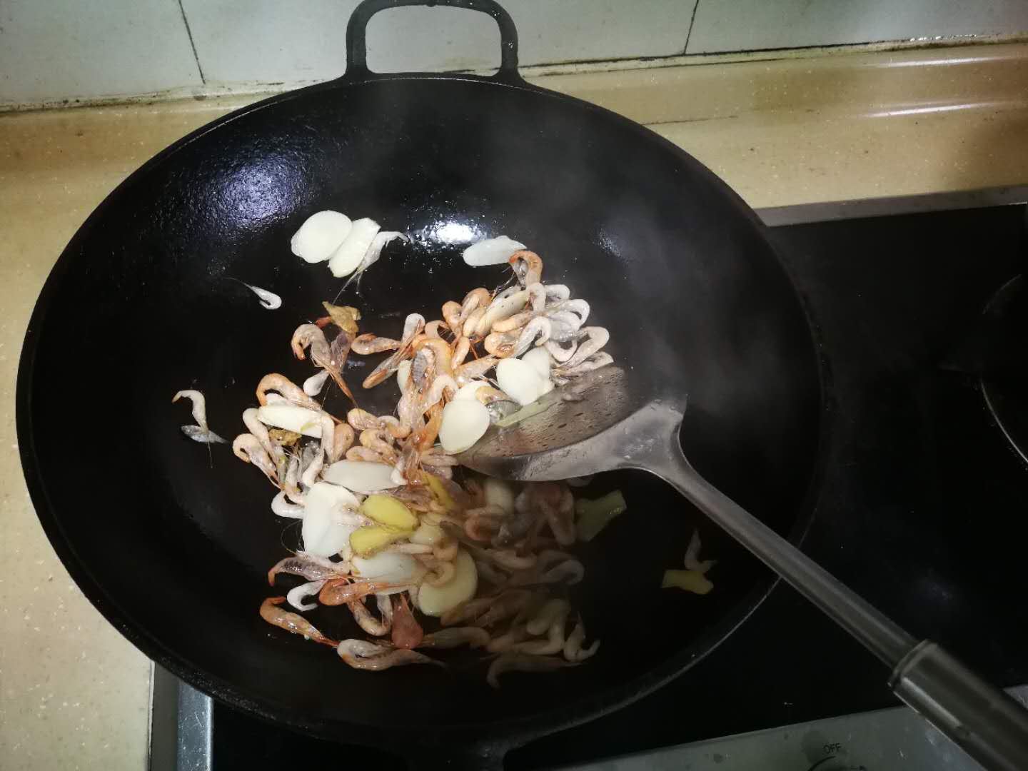 请问韭菜和河虾怎么炒呀,韭菜炒小河虾的家常做法