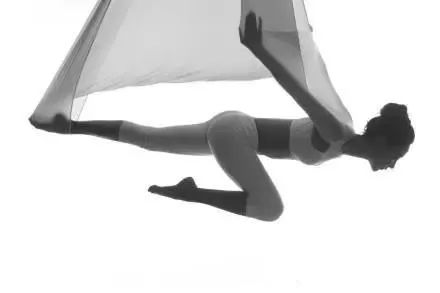 想要上天咩?空中瑜伽pick一下