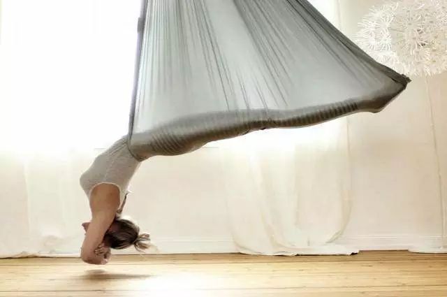 想要上天咩?空中瑜伽pick一下