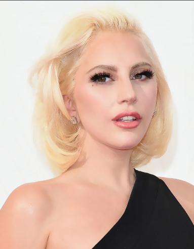 ladygaga骑马写真,ladygaga吊带装