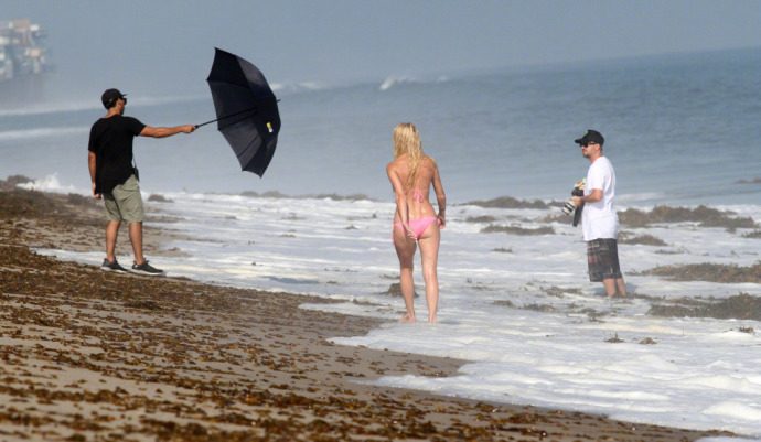 ladygaga骑马写真,ladygaga吊带装