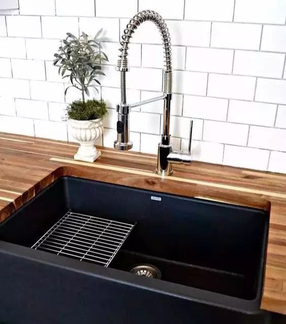 滚筒洗衣机脏东西跑出来,滚筒洗衣机怎么把脏衣服洗干净