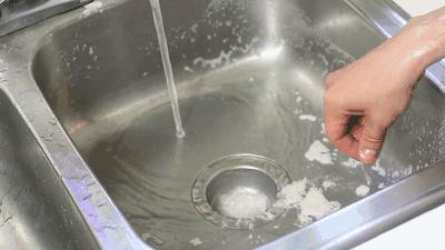 滚筒洗衣机脏东西跑出来,滚筒洗衣机怎么把脏衣服洗干净