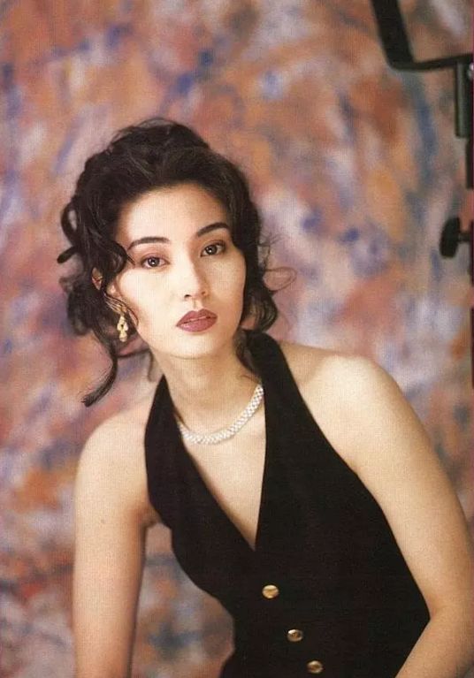 小三上门逼死原配?千亿豪门的传奇背后,是数不清的狗血八卦