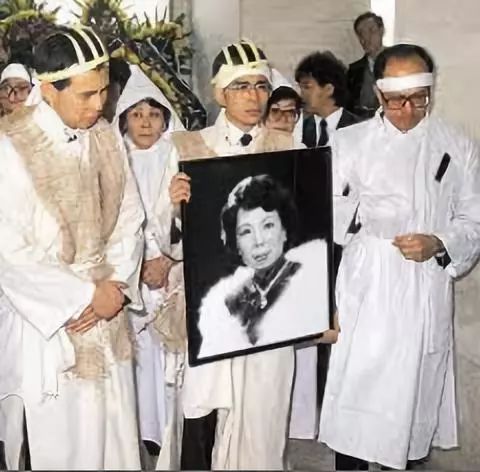 小三上门逼死原配?千亿豪门的传奇背后,是数不清的狗血八卦