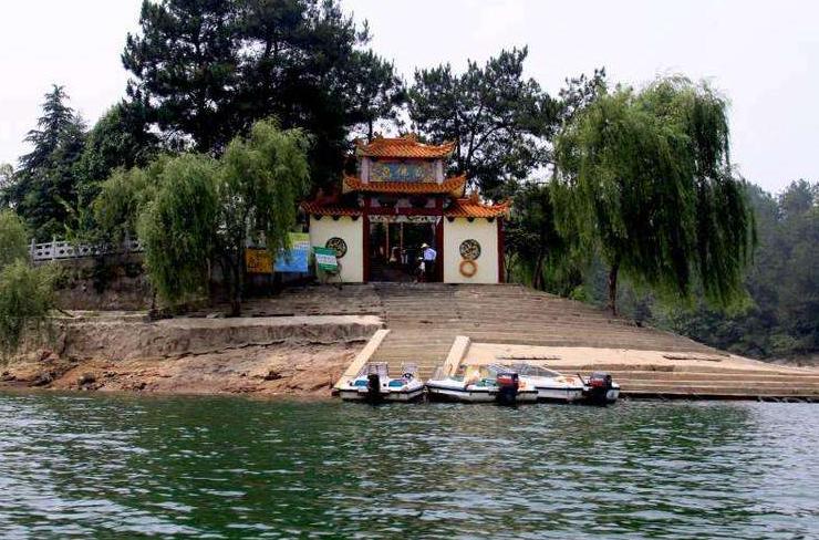 暑假旅游安徽附近景点攻略,安徽附近旅游景点推荐秋冬