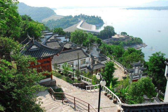 暑假旅游安徽附近景点攻略,安徽附近旅游景点推荐秋冬