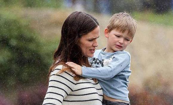 宝宝烂嘴角是什么原因该怎么办,宝宝烂嘴角怎么治吃什么药